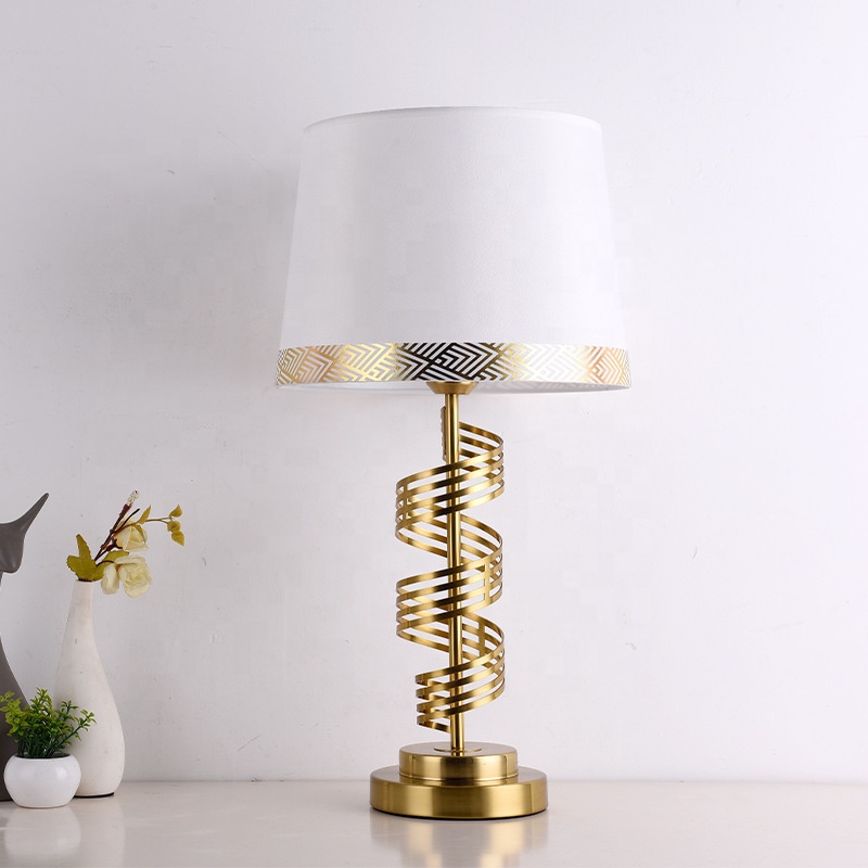 &c Gold Metal Spiral Base with - огляд і ціна Geometric Lamp Shade