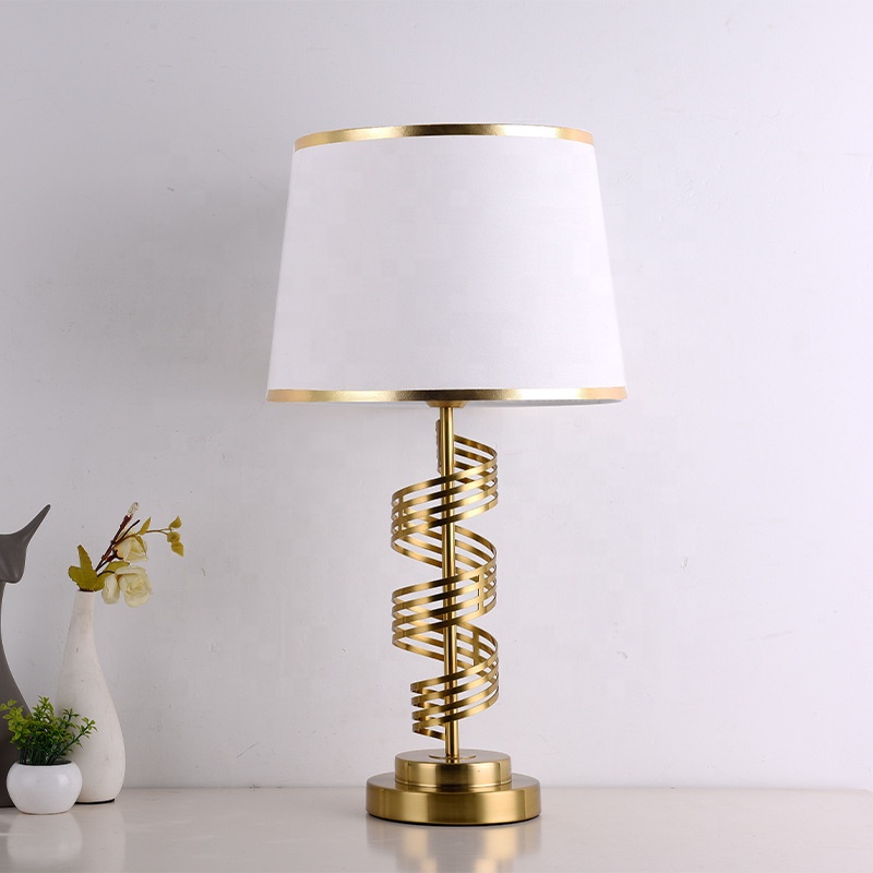 &c Gold Metal Spiral Base with - огляд і ціна Geometric Lamp Shade